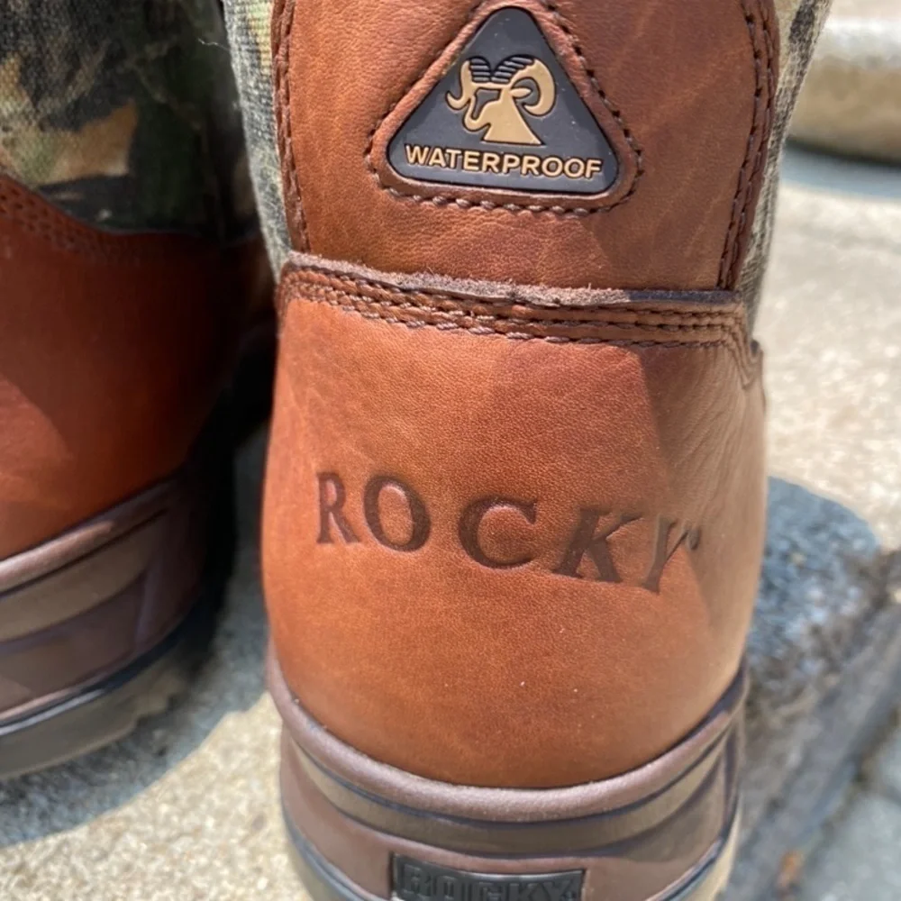 NEW, ROCKY 600, WATERPROOF, THINSULATE/INSULATION SIZE 12M BOOTS. BR